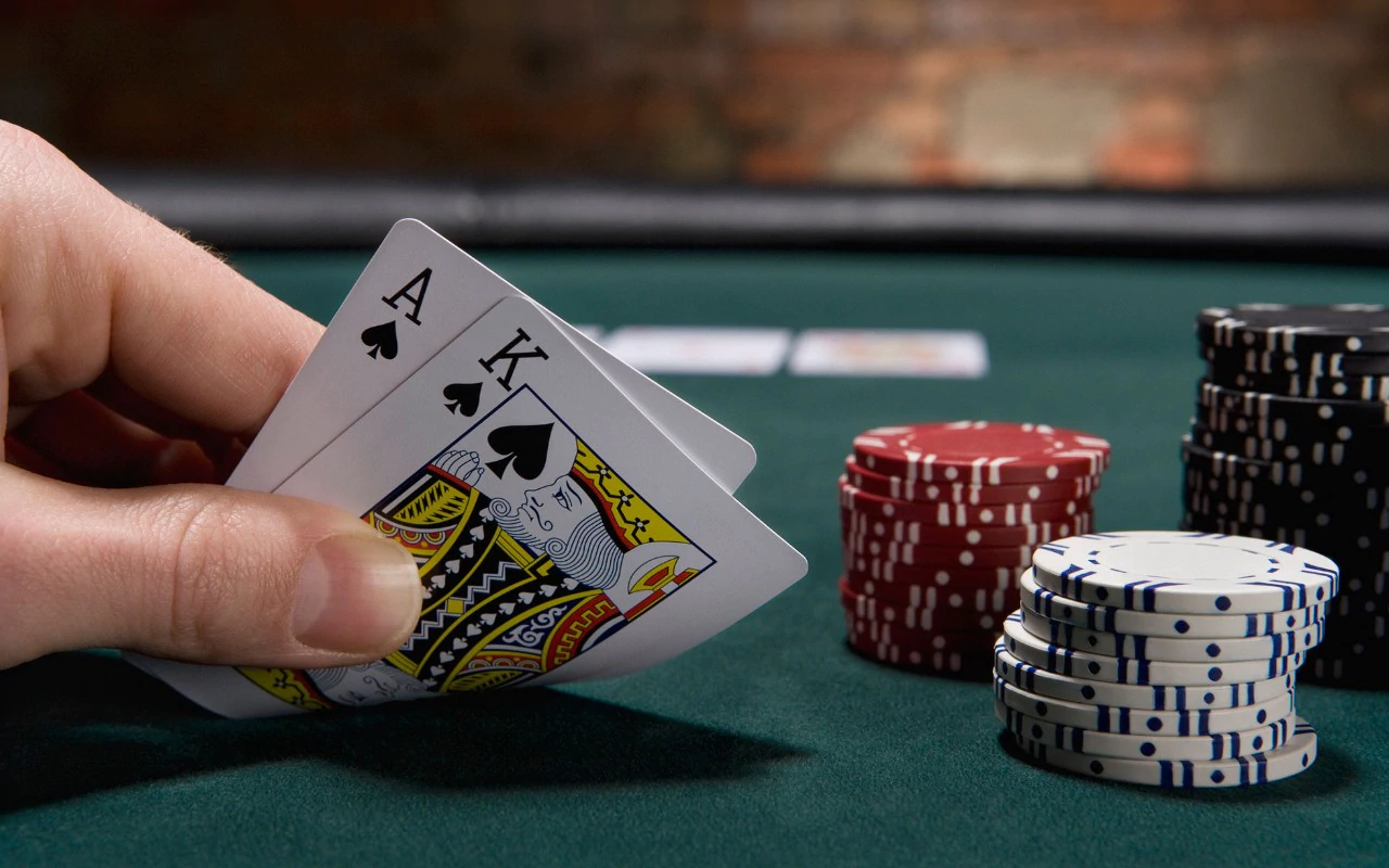 pokergamecard ไพ่ขนาดใดที่คุณควรใช้สำหรับโป๊กเกอร์